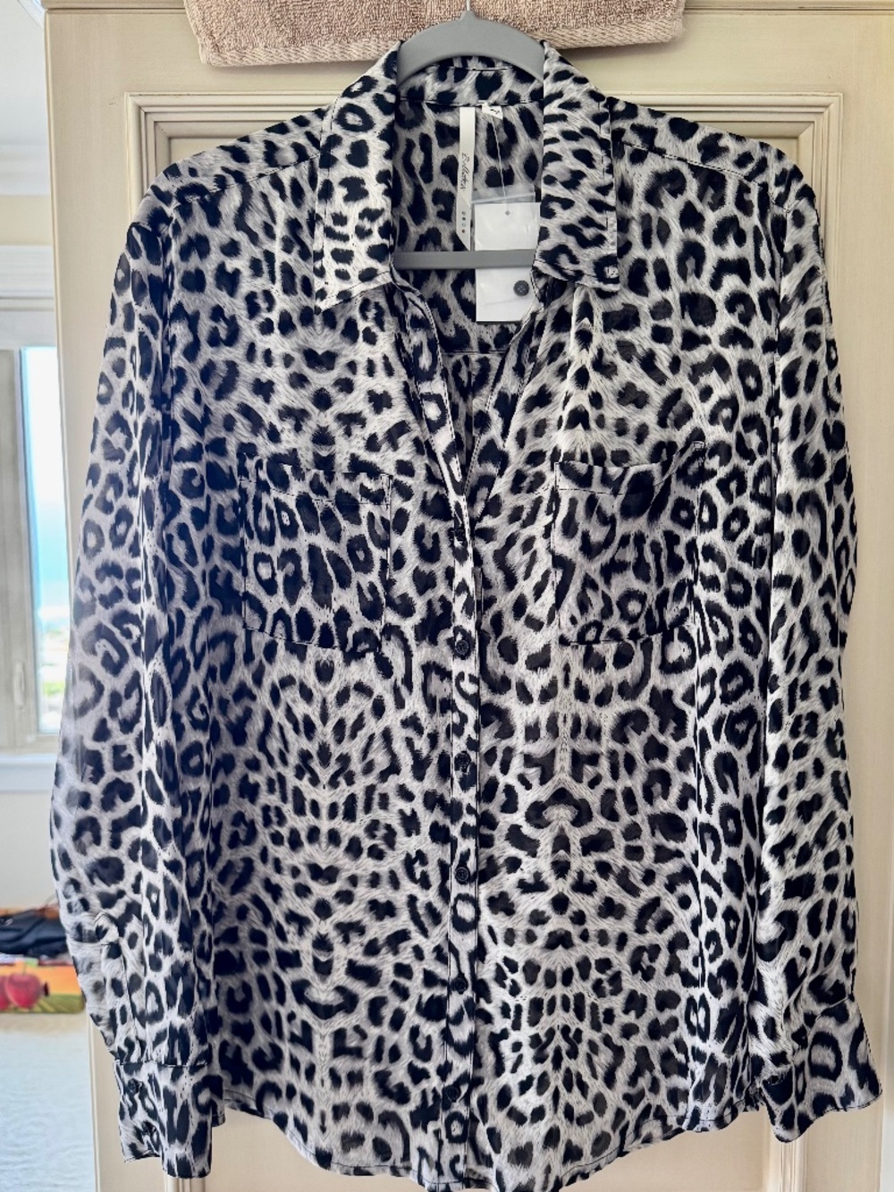 Bellatrix Womens Leopard Blouse Sz Med Chiffon NWT